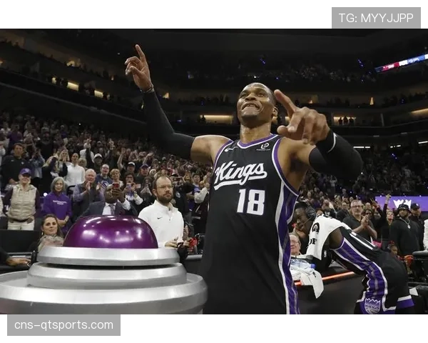 太阳对阵国王，两队合计出手98次三分球，刷新联盟单场纪录